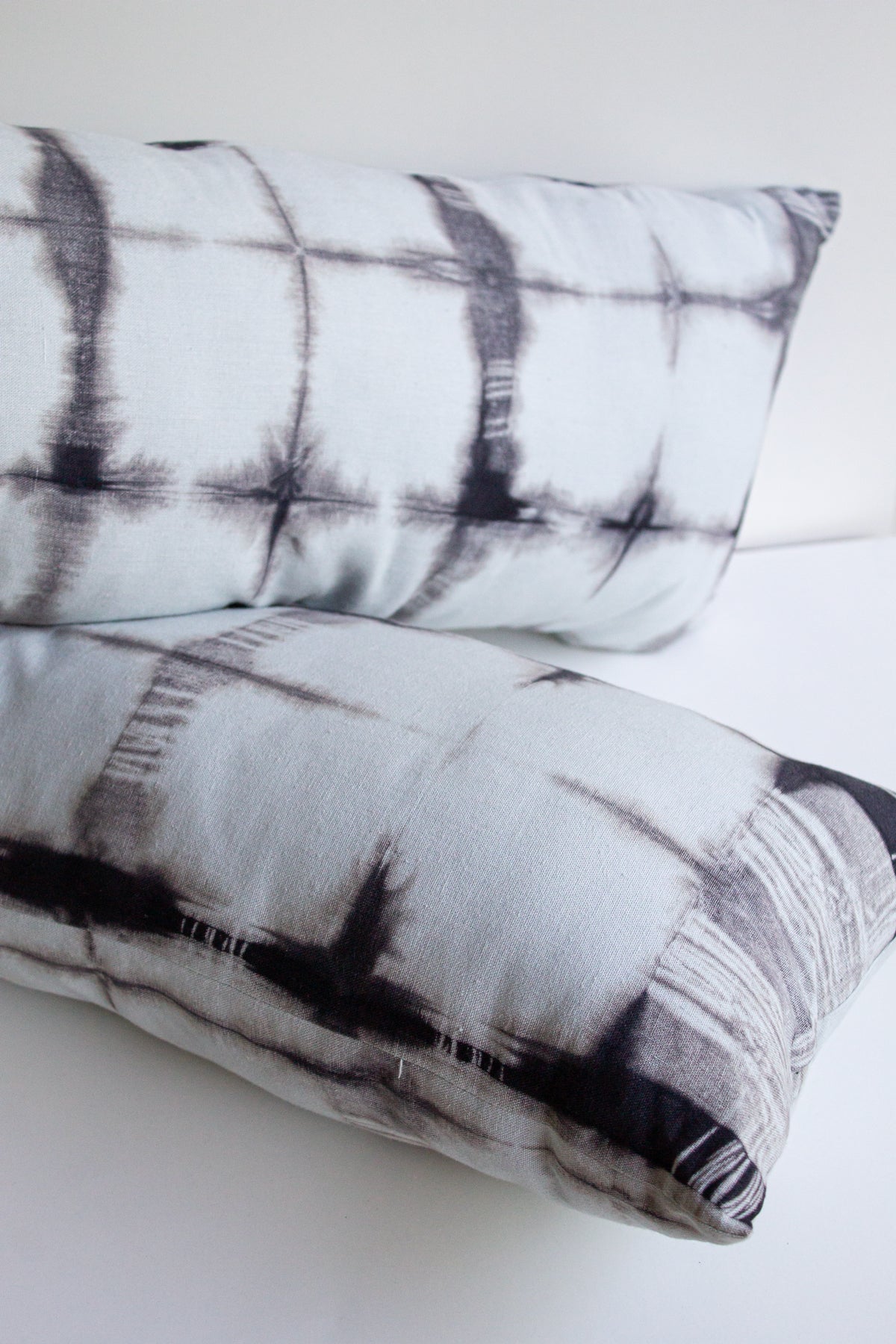 Set 2 Cojines Lino Acqua Shibori by Paula Délano