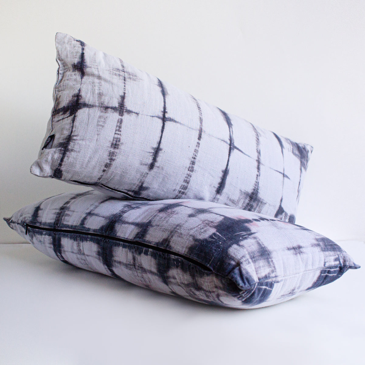 Set 2 Cojines Lino Acqua Profundo Shibori by Paula Délano