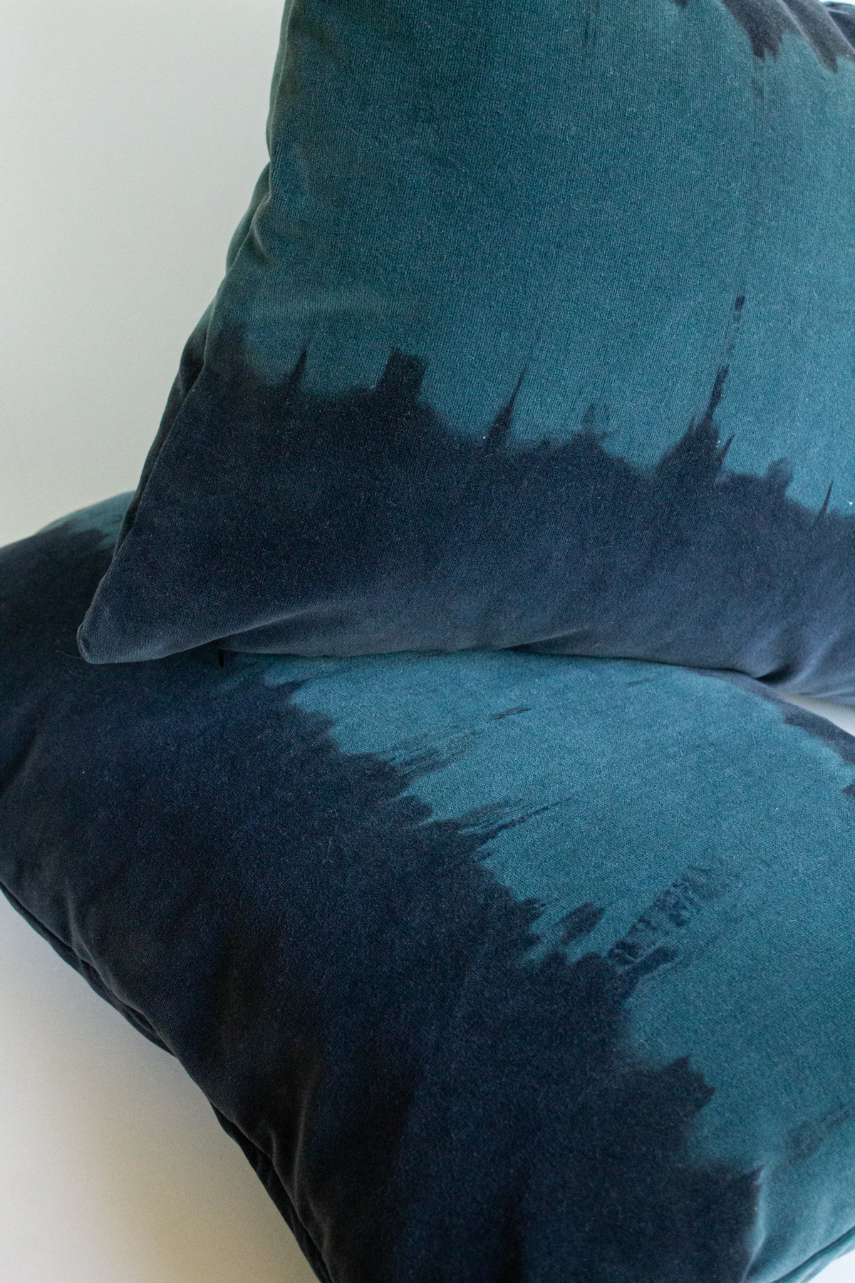 Set 2 Cojines Terciopelo de Algodón Horizontes en Verde Shibori by Paula Délano