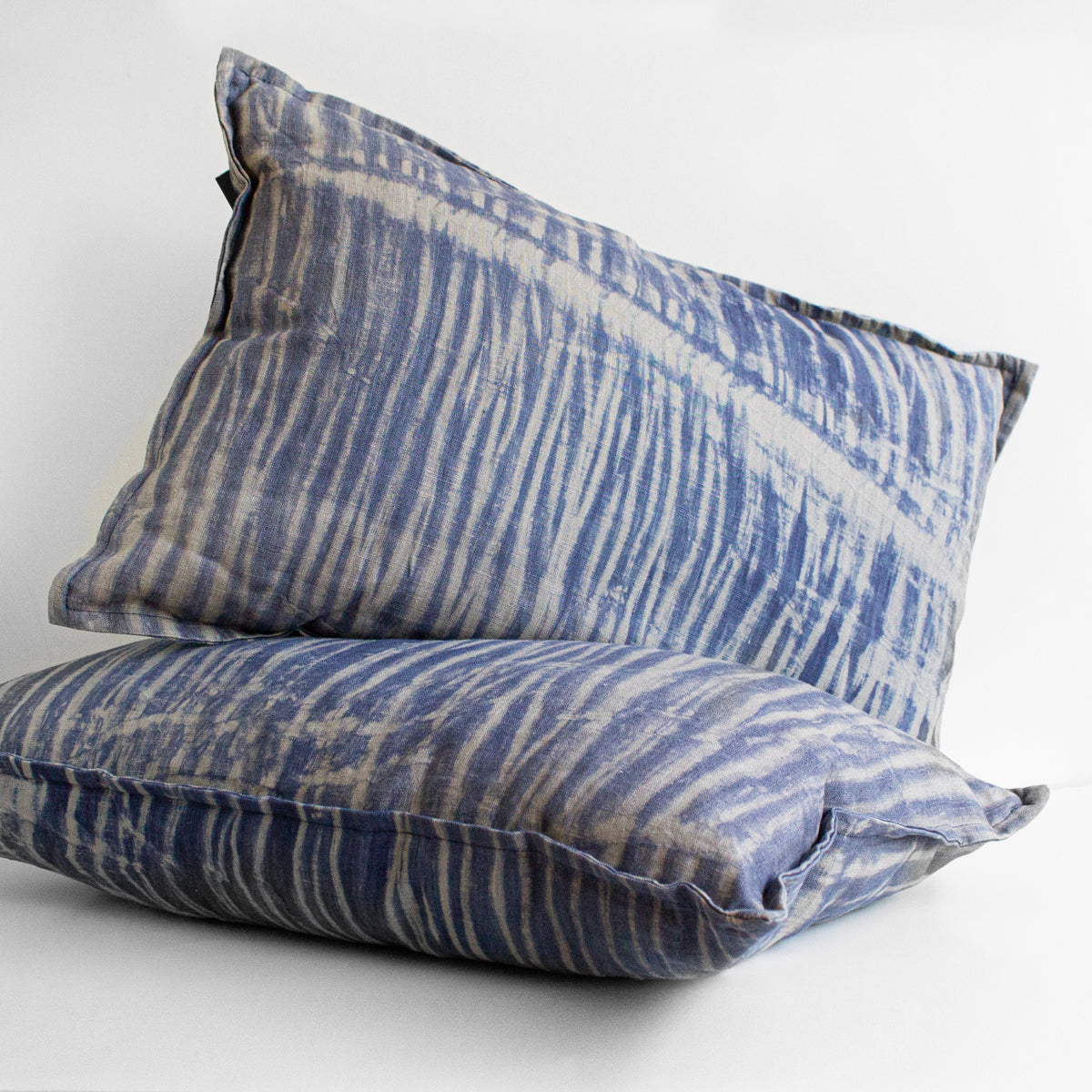 Set 2 Cojines Lino Bambú en Azul Shibori by Paula Délano
