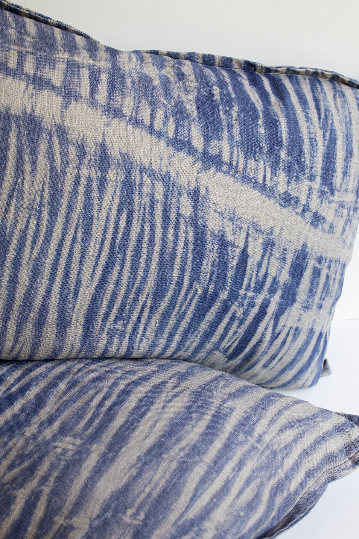 Set 2 Cojines Lino Bambú en Azul Shibori by Paula Délano