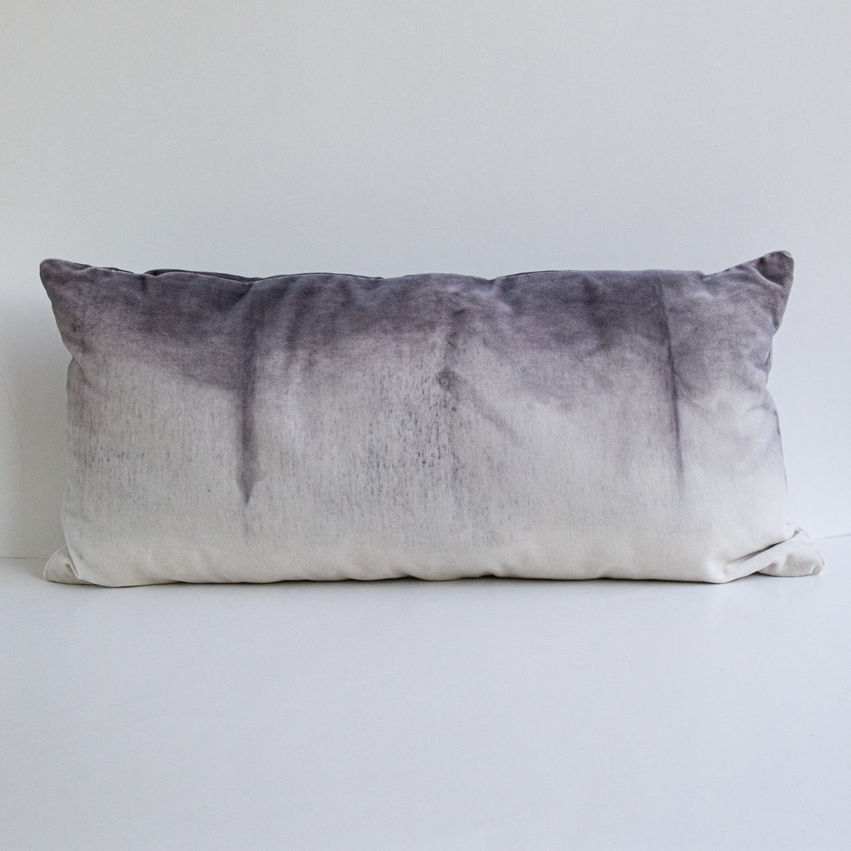 Set 2 Cojines Terciopelo de Algodón Marino en Gris Shibori by Paula Délano