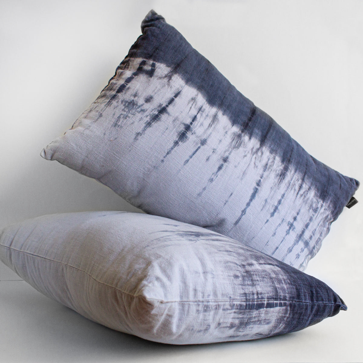 Set 2 Cojines Lino Amanecer en el Bosque Shibori by Paula Délano
