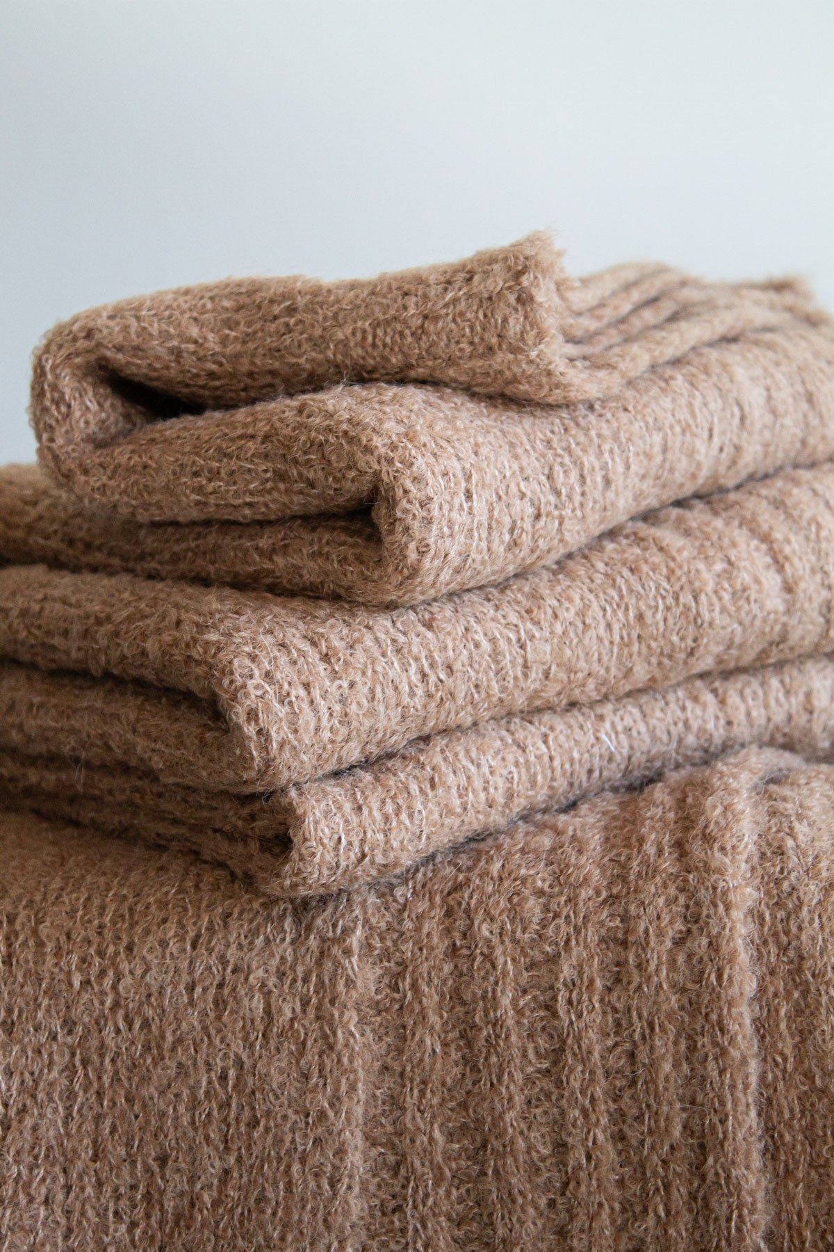 Manta Alpaca Suri Bouclé Camel 110x175 cms
