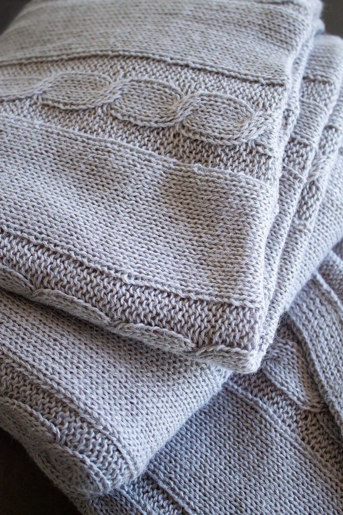 Manta Baby Alpaca Trenzas Gris Piedra 90x220 cms