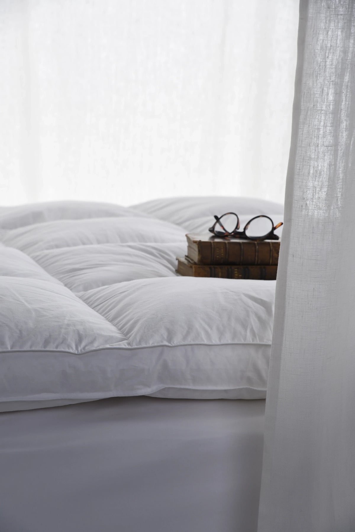 Cama con featherbed de pluma y duvet de ganso