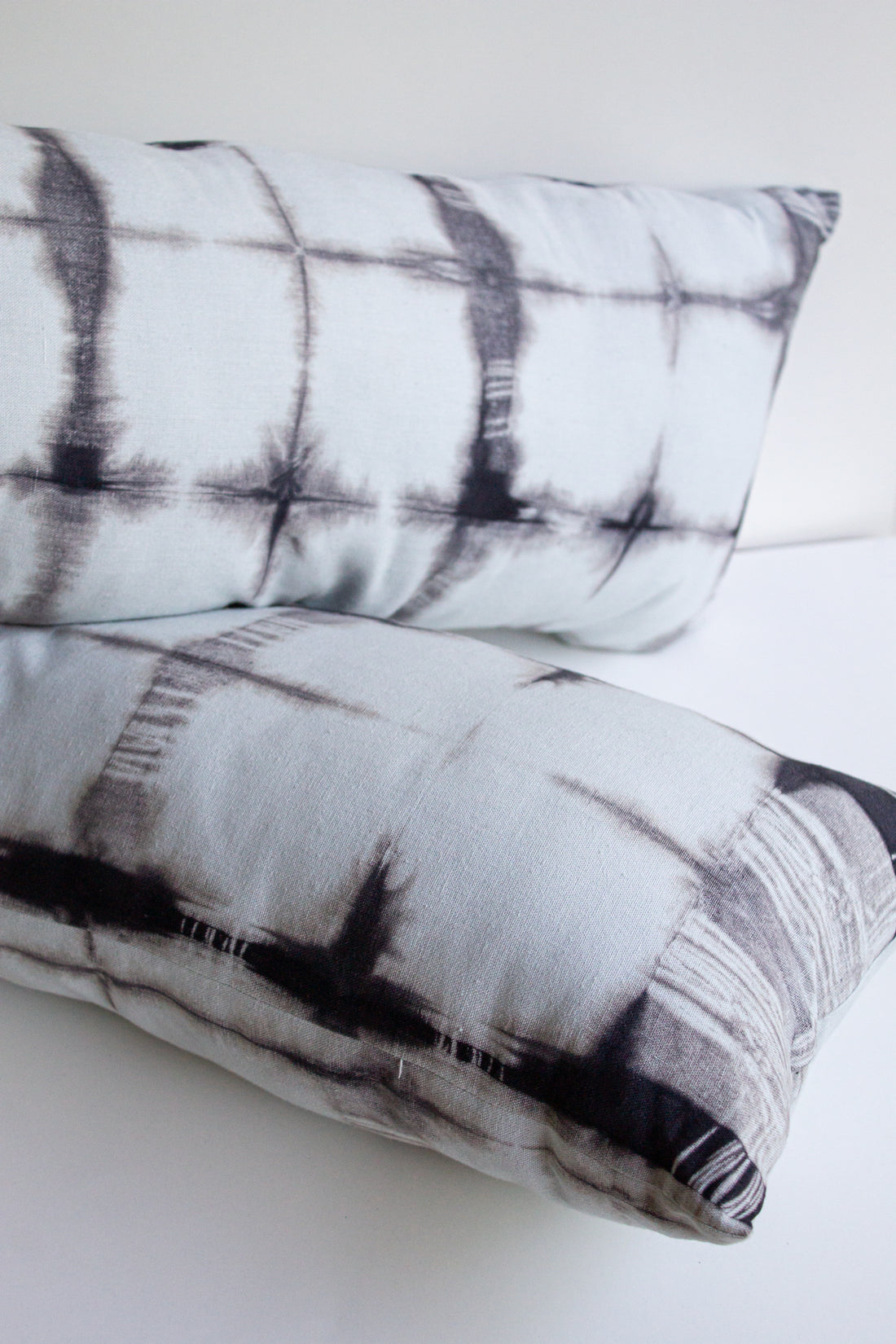 Set 2 Cojines Lino Acqua Shibori by Paula Délano