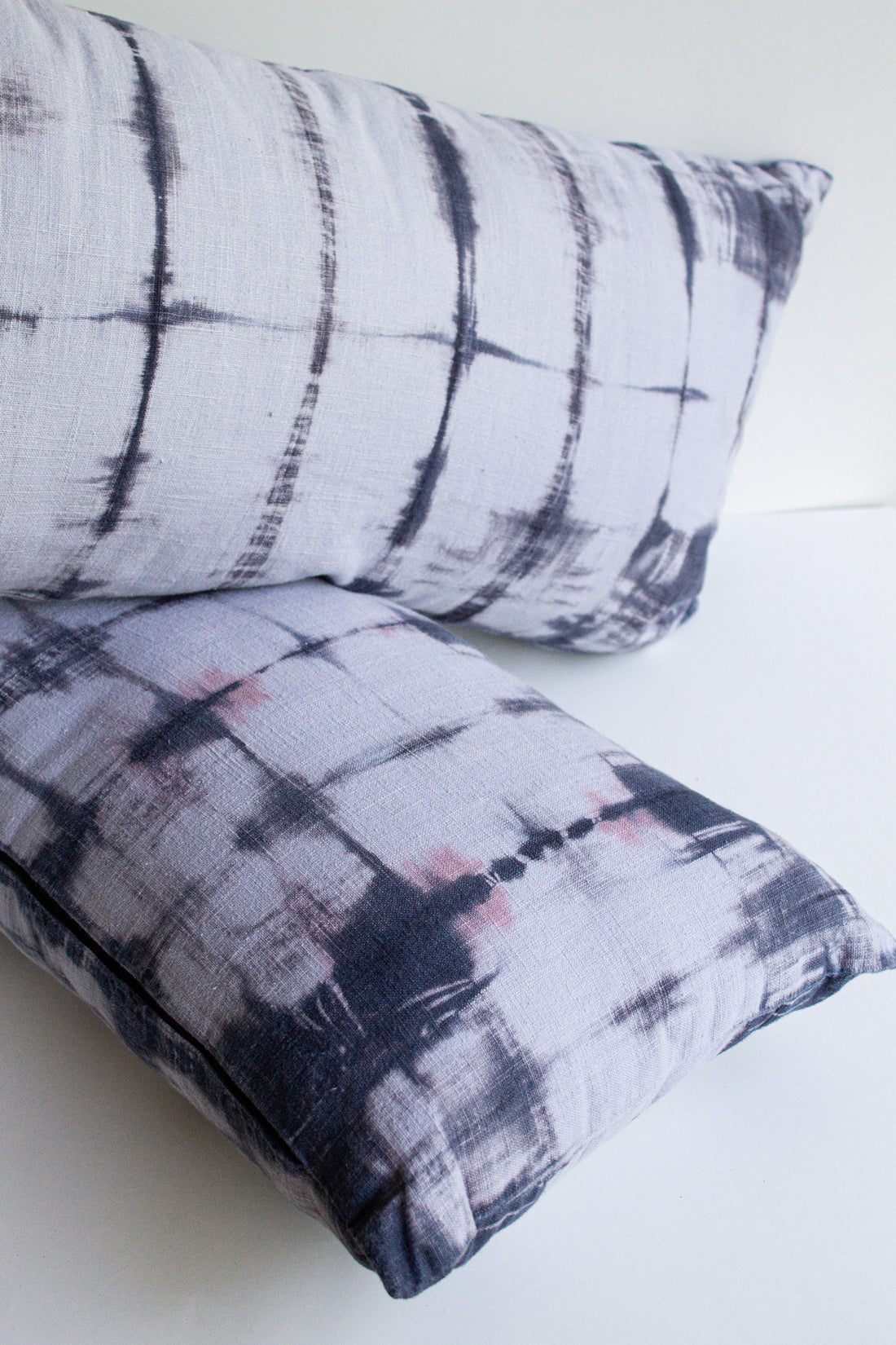 Set 2 Cojines Lino Acqua Profundo Shibori by Paula Délano