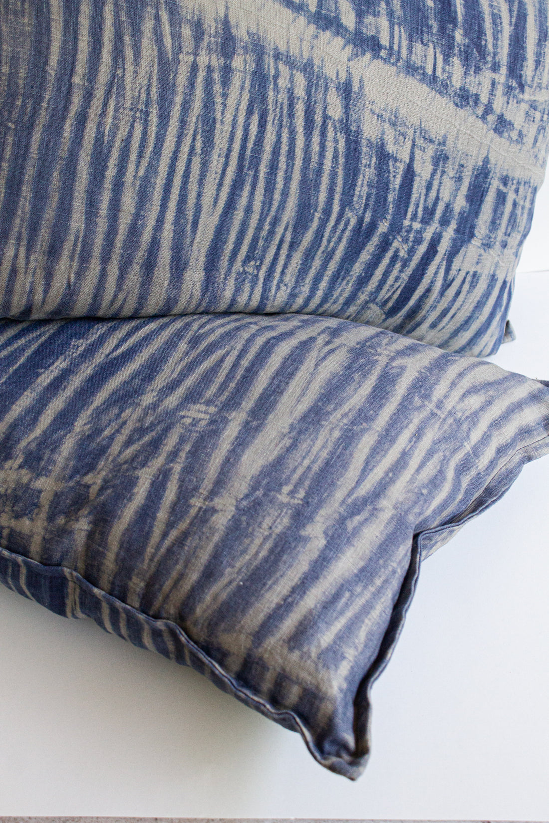 Set 2 Cojines Lino Bambú en Azul Shibori by Paula Délano