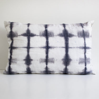 Set 2 Cojines Lino Trazos en Gris Shibori by Paula Délano