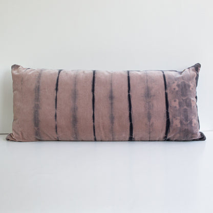 Set 2 Cojines Terciopelo de Algodón Líneas en Rosa Shibori by Paula Délano