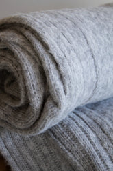 Manta Alpaca Suri Peinada Gris Perla 140x190 cms
