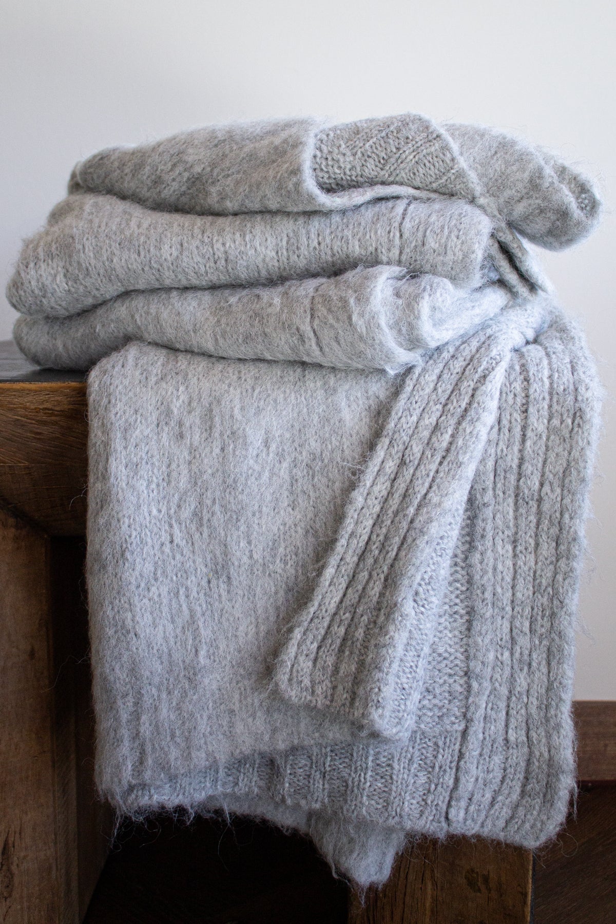 Manta Alpaca Suri Peinada Gris Perla 140x190 cms