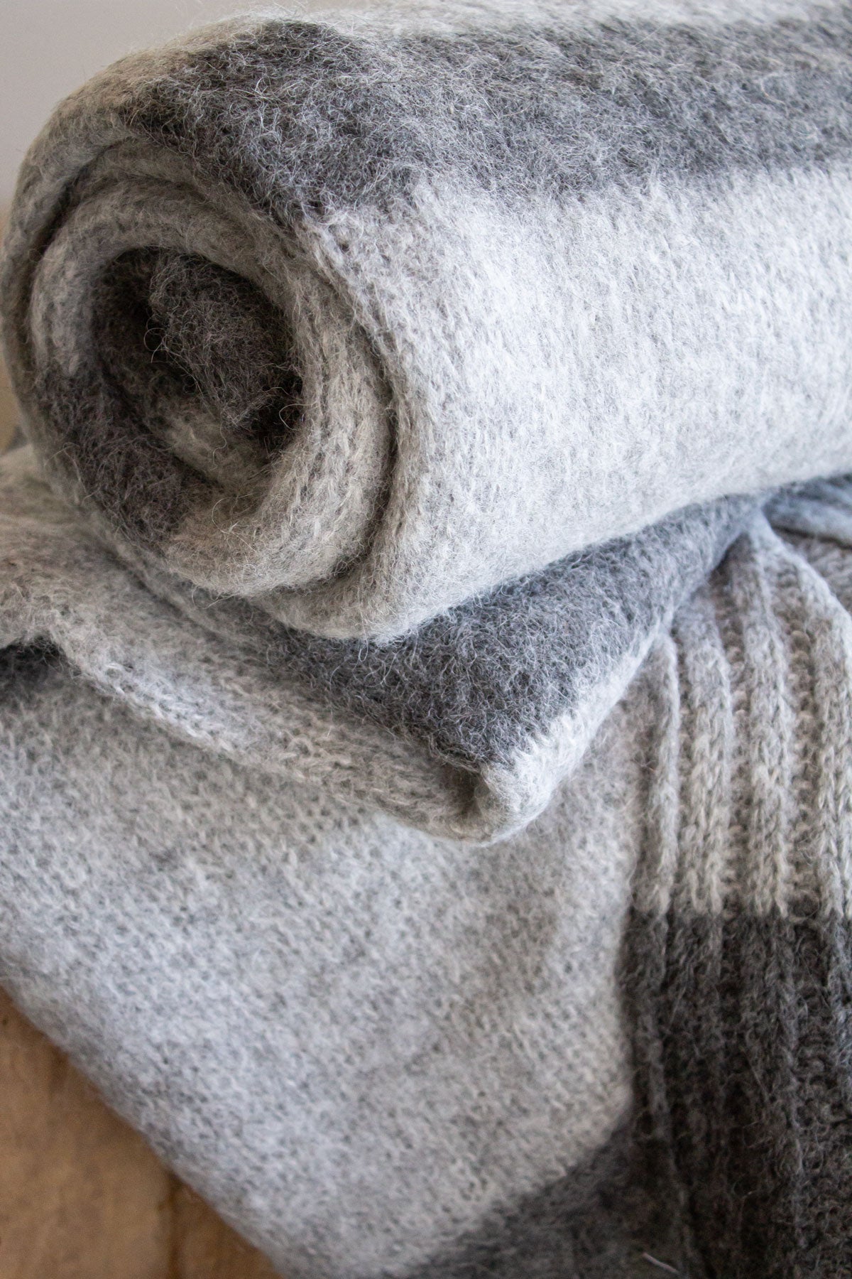Manta Baby Alpaca Peinada Gris Rayas 140x200 cms