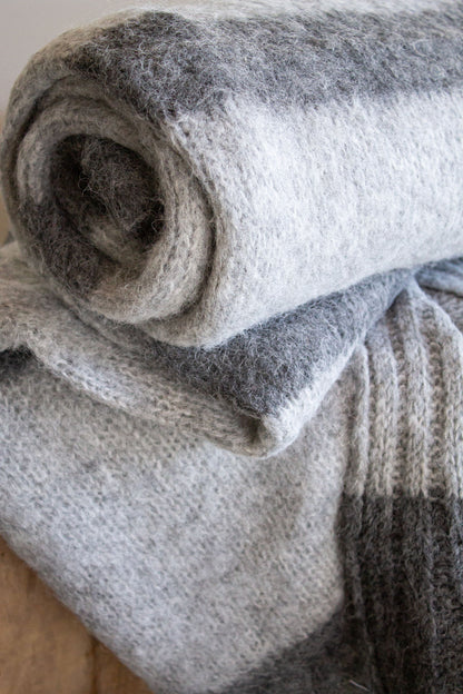 Manta Baby Alpaca Peinada Gris Rayas 140x200 cms