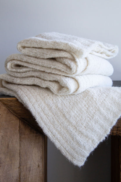 Manta Alpaca Suri Bouclé Peinada Ecru 100x170 cms