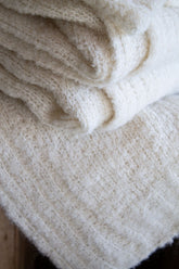 Manta Alpaca Suri Bouclé Peinada Ecru 100x170 cms