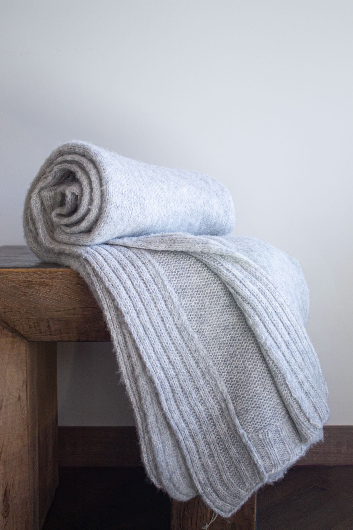 Manta Alpaca Suri Peinada Gris Plata 140x190 cms