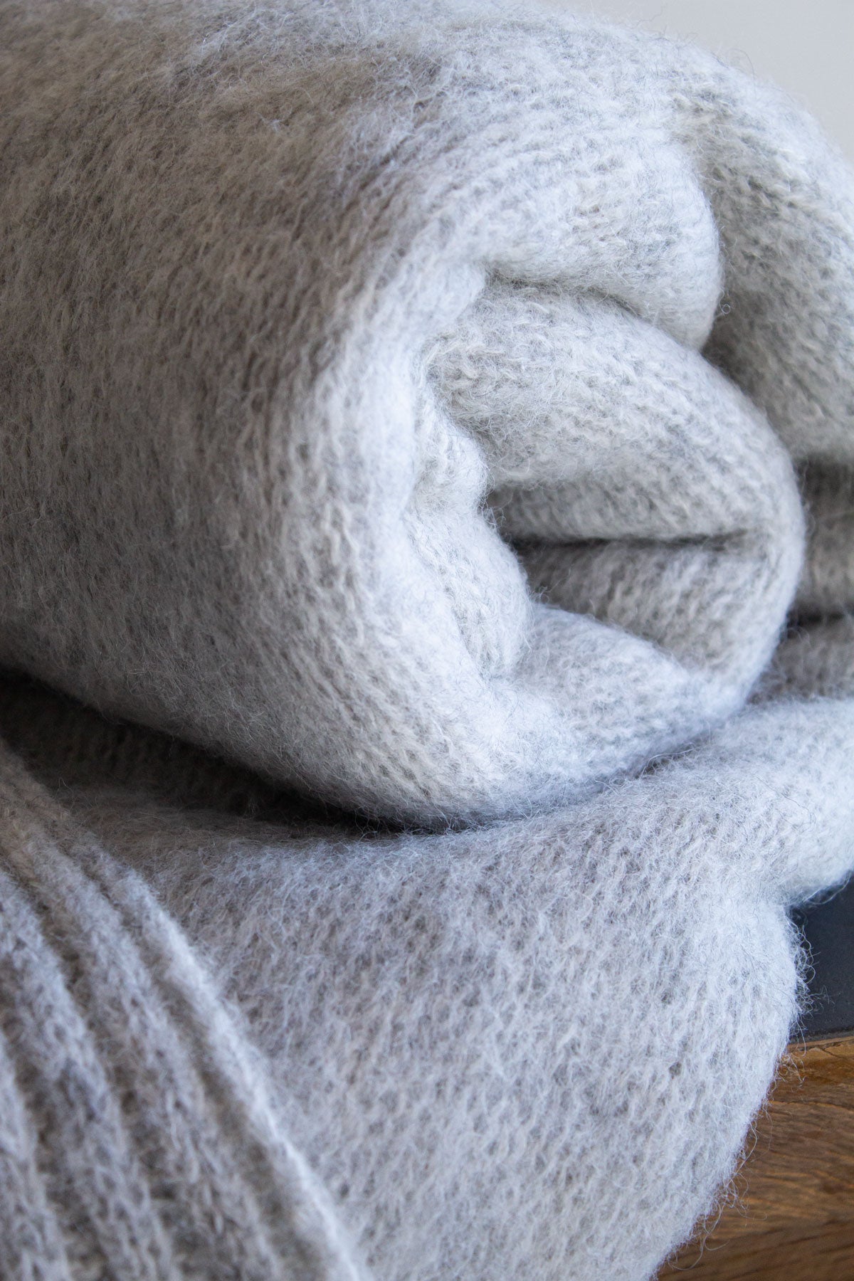 Manta Alpaca Suri Peinada Gris Plata 140x190 cms