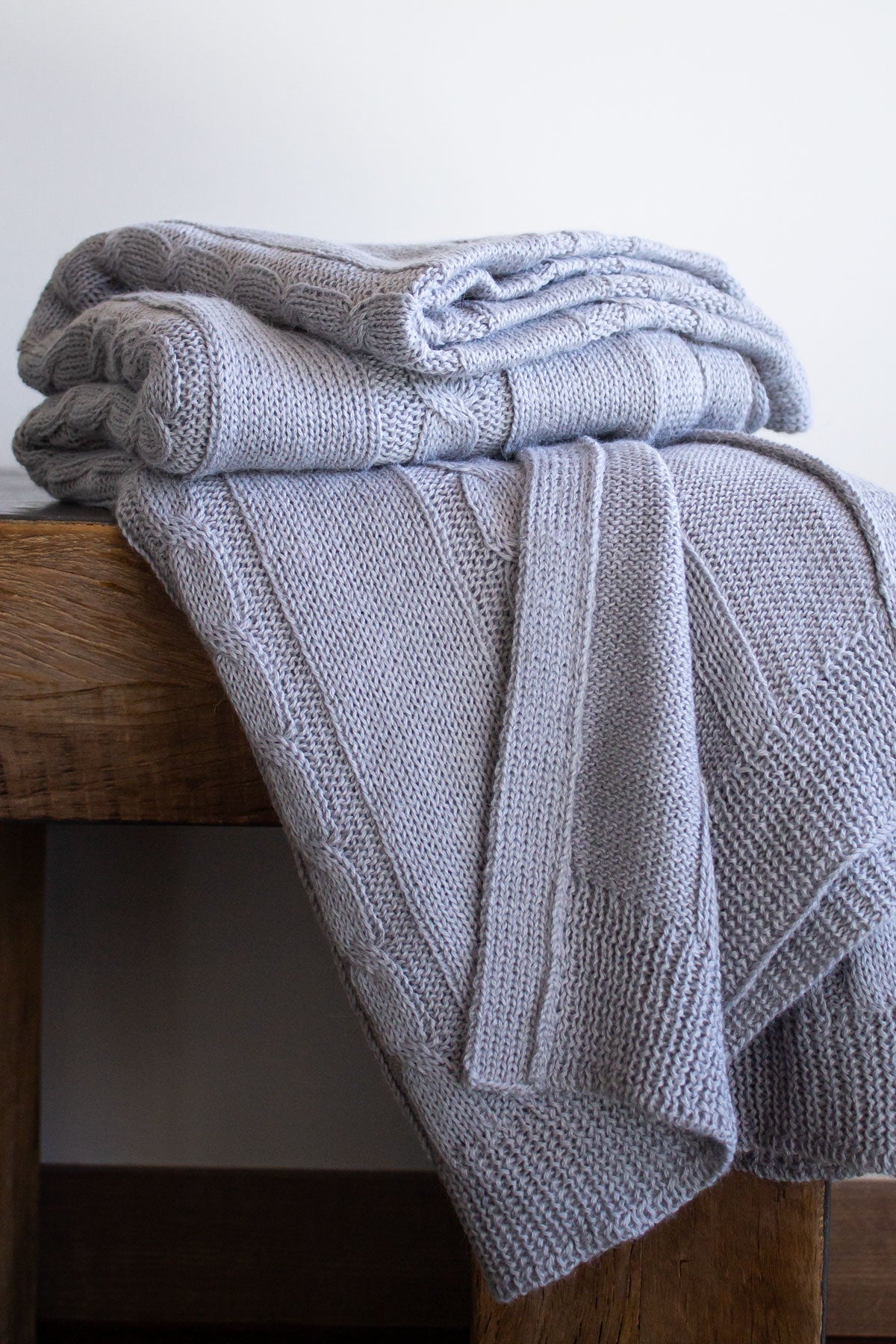 Manta Baby Alpaca Trenzas Gris Piedra 90x220 cms