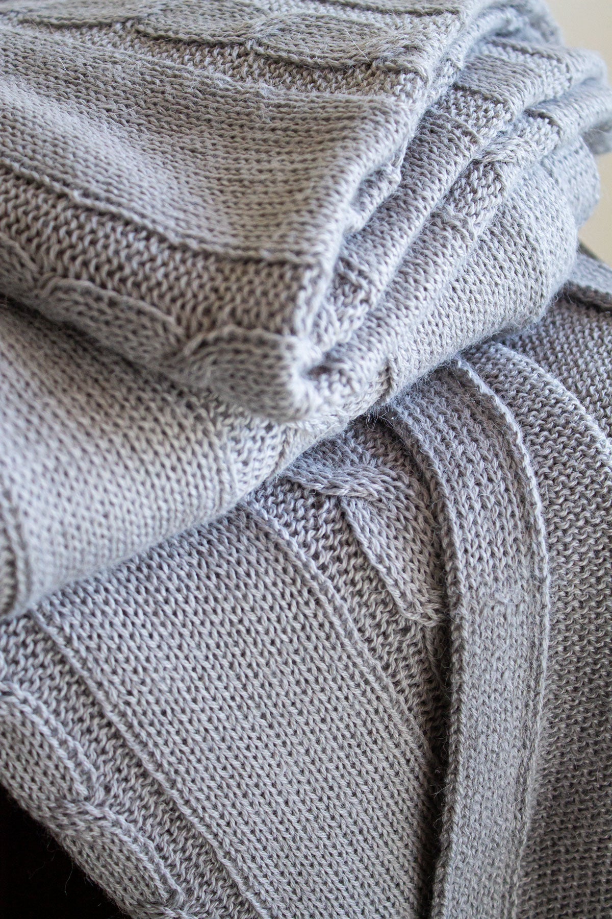 Manta Baby Alpaca Trenzas Gris Piedra 90x220 cms